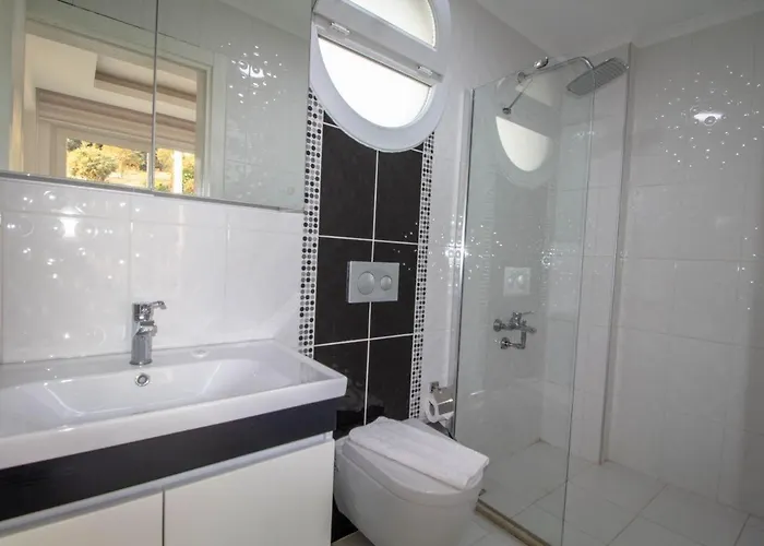 Cihan Villa, Oezel Havuzlu, Vila *