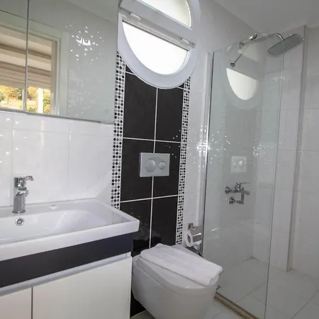 Cihan Villa, Oezel Havuzlu, וילה *