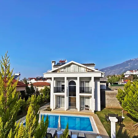 Cihan Villa, Oezel Havuzlu, וילה *