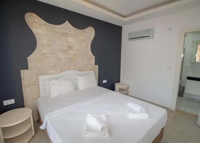 Cihan Villa, Oezel Havuzlu, וילה